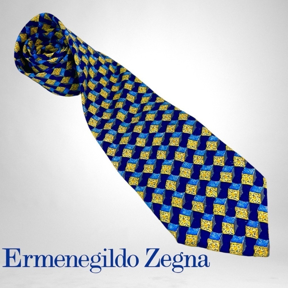 A stunning item to add your tie collection!